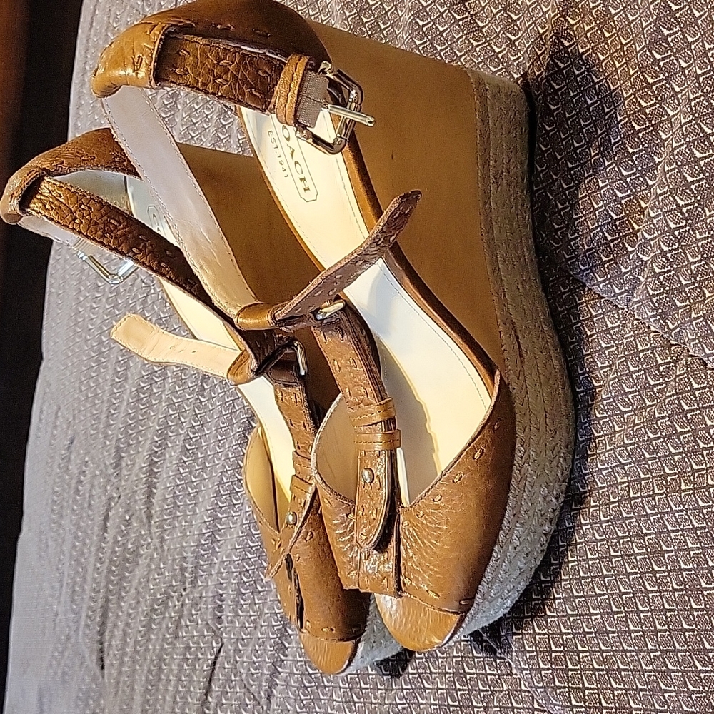 Shoes - Picture 2 of 4